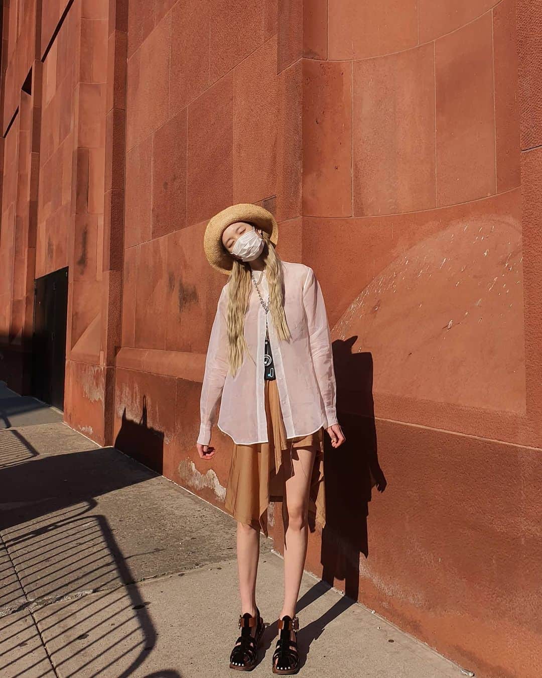 フェルナンダ・リーのインスタグラム：「Took a walk for the first time in a while yesterday 🤠」