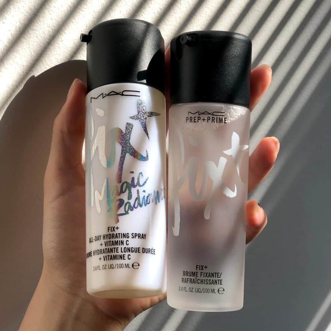 M·A·C Cosmetics Canadaさんのインスタグラム写真 - (M·A·C Cosmetics CanadaInstagram)「Do you glow all out with #MACFixPlusMagicRadiance? Or do you keep it classic with #FixPlus Original? Either way, you dew you! Spritz on your favourite new Saturday evening ritual and get that golden hour glow with the Fix+ formula of your choice.  If your Saturday night involves a hot date over FaceTime or a virtual dance party with your friends, use Fix+ as a: ✅ Primer ✅ Setting Spray ✅ Look-Booster ✅ Pigment-Enhancer  If your Saturday night looks more like an at-home spa retreat, use Fix+ as a: ✅ Moisturizer ✅ Hydrating Mist ✅ Skin-Refresher  What does your Saturday night look like? 💃 or 🧖‍♀️?」5月17日 8時16分 - maccosmeticscanada