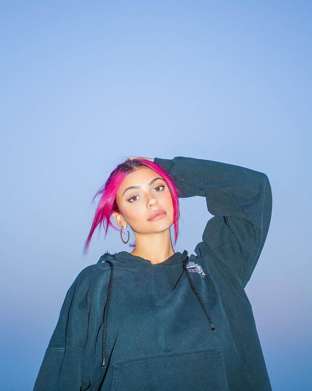 ケルシーのインスタグラム：「i saw a gopher on my walk yesterday and i miss him @revolve」