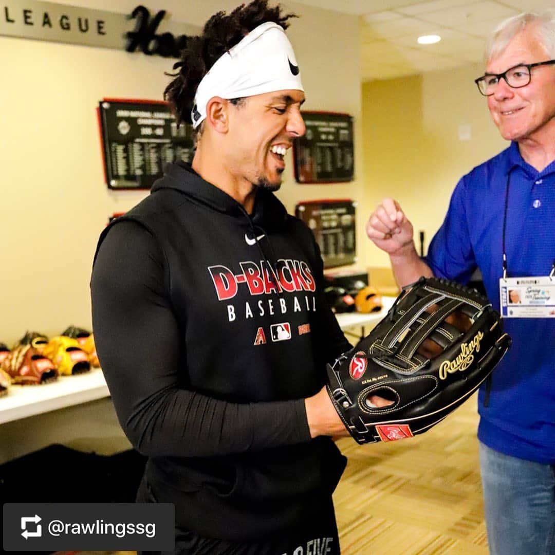 Rawlings Japanさんのインスタグラム写真 - (Rawlings JapanInstagram)「#Repost @rawlingssg with @get_repost ・・・ Our #RawlingsGloveDay recap coverage continues with more exclusive behind-the-scenes content with the @dbacks! Check out stars' Archie Bradley and Jon Jay 🤩 getting pumped about their new gamers here, and get your own Bradley gamer at the link below! 🔥  #TeamRawlings #TheMarkofAPro #SpringTraining #ArizonaDiamondbacks #Baseball @mlb @mlb_players @archiebradley7  https://bit.ly/2LA17og @rawlings_japan_llc」5月17日 9時00分 - rawlings_japan_llc