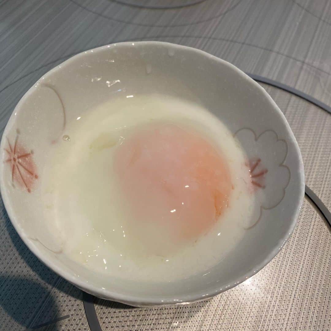 山根良顕さんのインスタグラム写真 - (山根良顕Instagram)「皆さんありがとうございます！ お湯を作って火から下ろして水を足して卵を入れるやり方で、めちゃくちゃ良い感じの温泉卵できました！ タンパク質サイコー！#protein #タンパク質 #温泉卵　#onsenegg #onsentamago」5月17日 9時11分 - ungirls_yamane