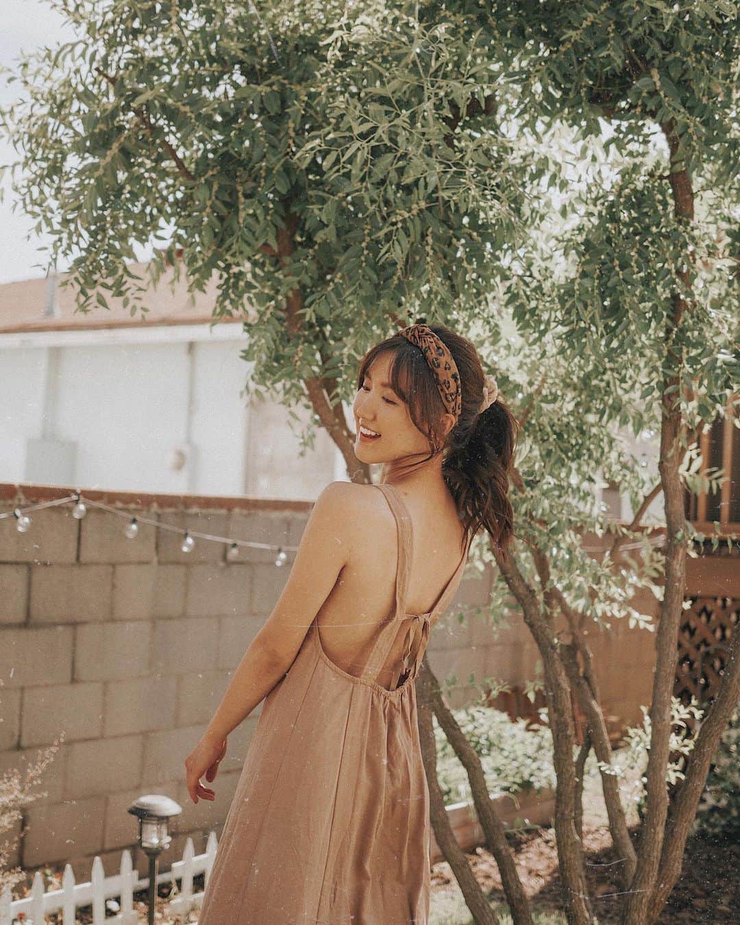 W E Y L I Eのインスタグラム：「Kinda feels like my jujube tree grew overnight! It’s getting so big and I can’t wait for the fruits! The bees are already hard at work! 👉🏼 Swipe to see a behind the scenes 😂 I usually ask Wah to stand in the spot while I snap an example of how I want the photo framed. Who else does this with their mans?!」