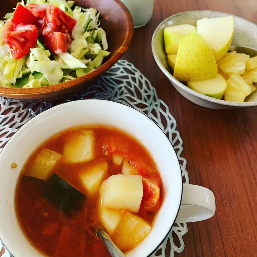 金村義明さんのインスタグラム写真 - (金村義明Instagram)「朝食！西荻窪ジーナのピザ🍕！トマトスープ🍅、サラダ、フルーツ！ #クソコロナええ加減にせぇ  #1日も早く終息しますように  #1日も早く特効薬を #医療従事者の方々に感謝  #保健所の皆様に感謝です  #保育士介護士の方々に感謝  #公務員の方々頑張って下さい」5月17日 10時08分 - yoshiaki_kanemura