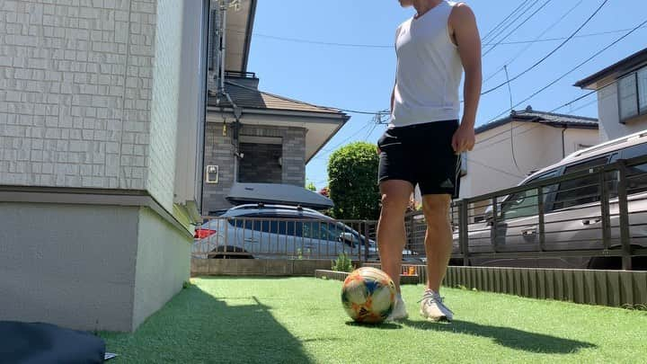 堀米勇輝のインスタグラム：「今日は久しぶりに ボールフィーリング⚽️‼︎ 前更新したのの 逆回りです！！ ボールで遊んでみてくだい👍  #ボールフィーリング #ジェフ千葉 #8」