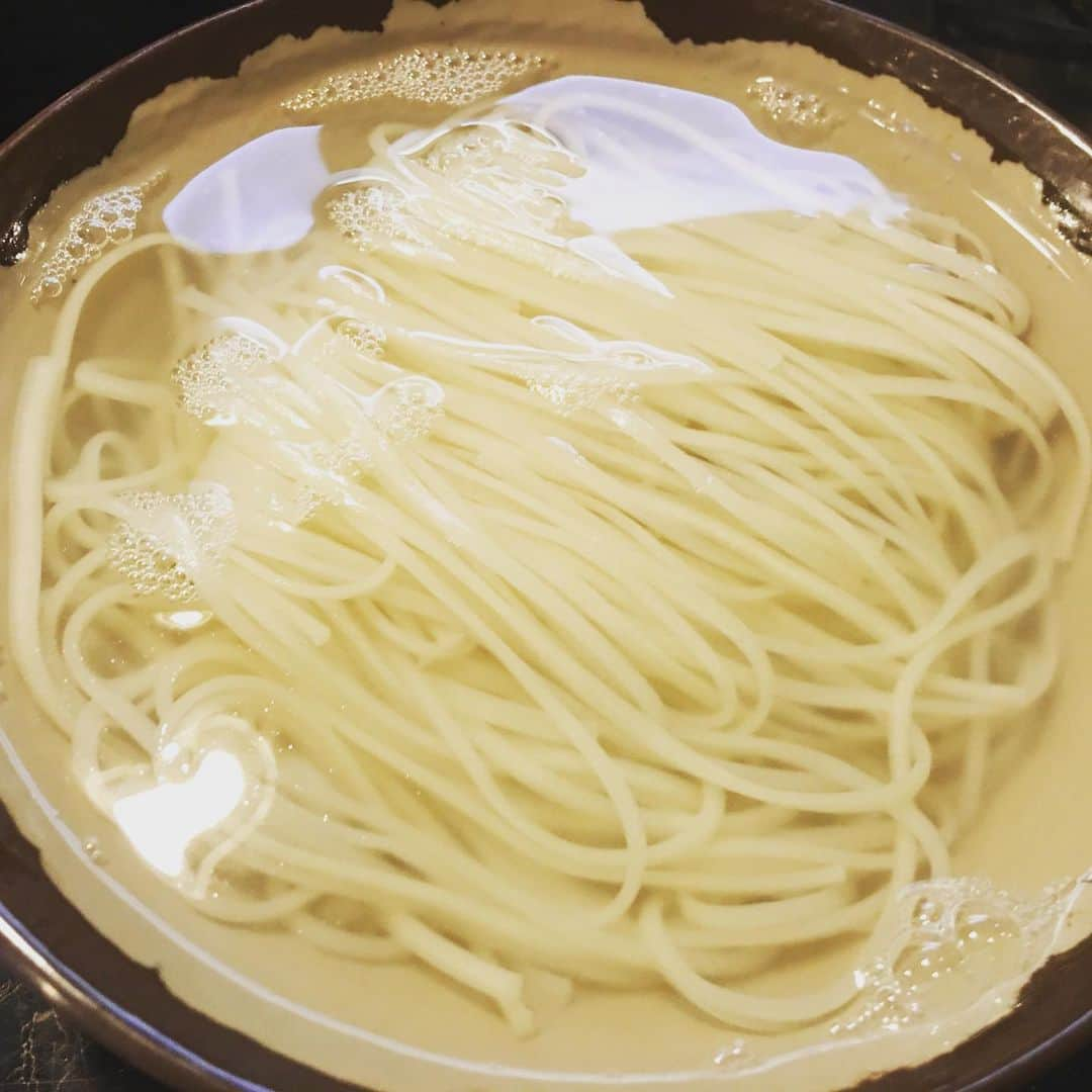 宮田麺児さんのインスタグラム写真 - (宮田麺児Instagram)「朝ごはん　朝うどん　朝たまご 朝節　最高」5月17日 10時31分 - miyatamenji