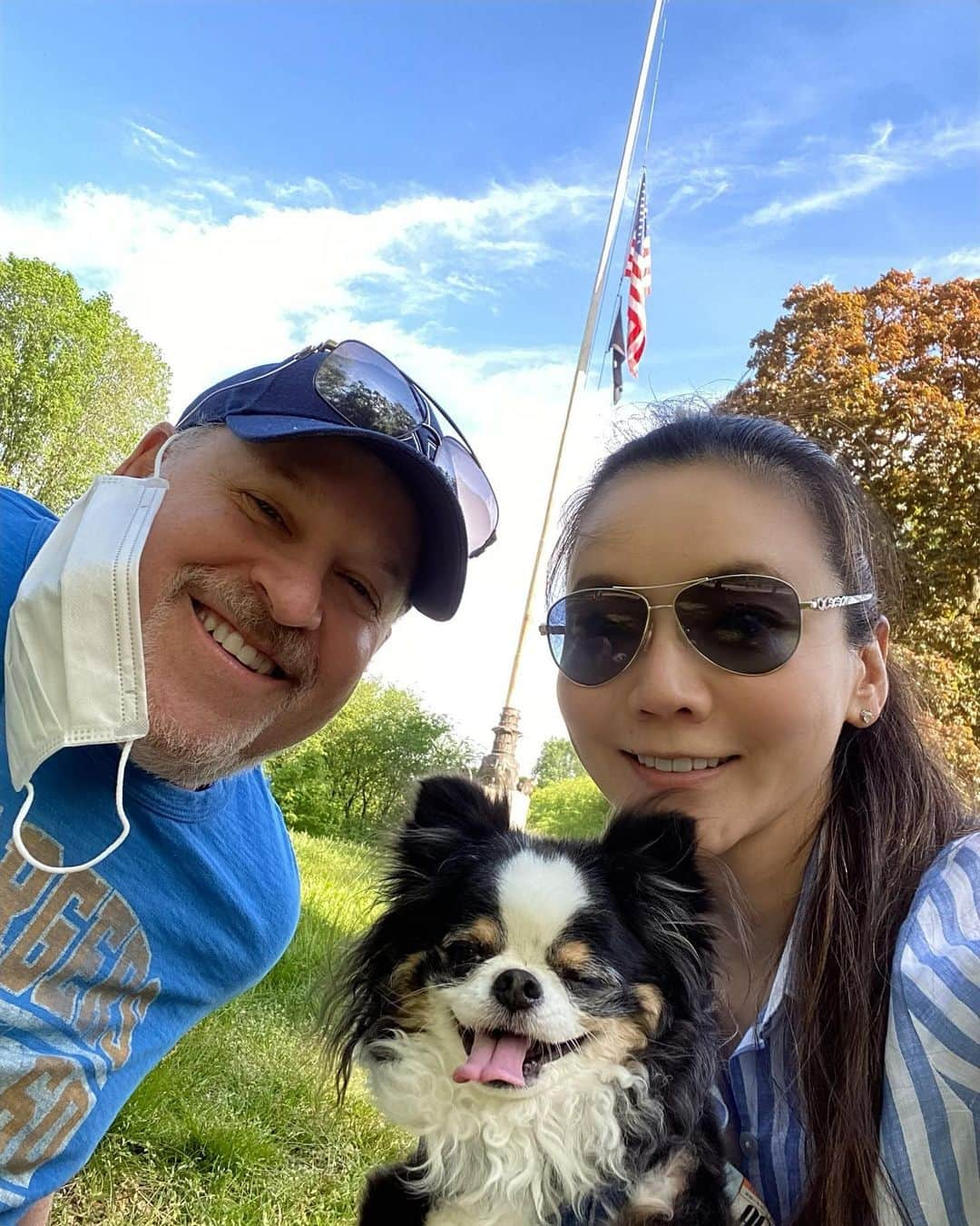 和央ようかさんのインスタグラム写真 - (和央ようかInstagram)「Birthday Walk in Central Park 🎂Happy Happy Birthday my dearest baby Dondon🐶🎂 Stay healthy Stay naughty 😅 Singing ‘Happy Birthday Yo Me ‘ ベイビーどんどん🐶のお誕生日にセントラルパークにお散歩🐶🎂 ずっと元気でやんちゃでいてね😅 自分にバースデーソング歌ってます #takakonystylin🍎 #nylife #lifestyle #nyc🍎#i❤️ny #dondon🐶#birthdaydog #chihuahua #どんどん🐶#チワワ #バースデードッグ#singingdog #yokawao#和央ようか @dondon_oreo  @frank.wildhorn  @yokawao0215」5月17日 10時44分 - yokawao0215