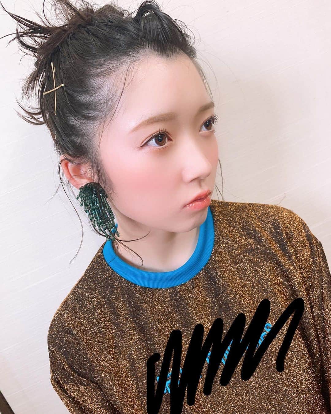 山岸理子のインスタグラム：「おはよ☀︎オールアップにしてみた☺︎ #tsubaki_factory #山岸理子 #オールアップヘア #珍しい #ヘアアレンジ #どうですか 🤔」