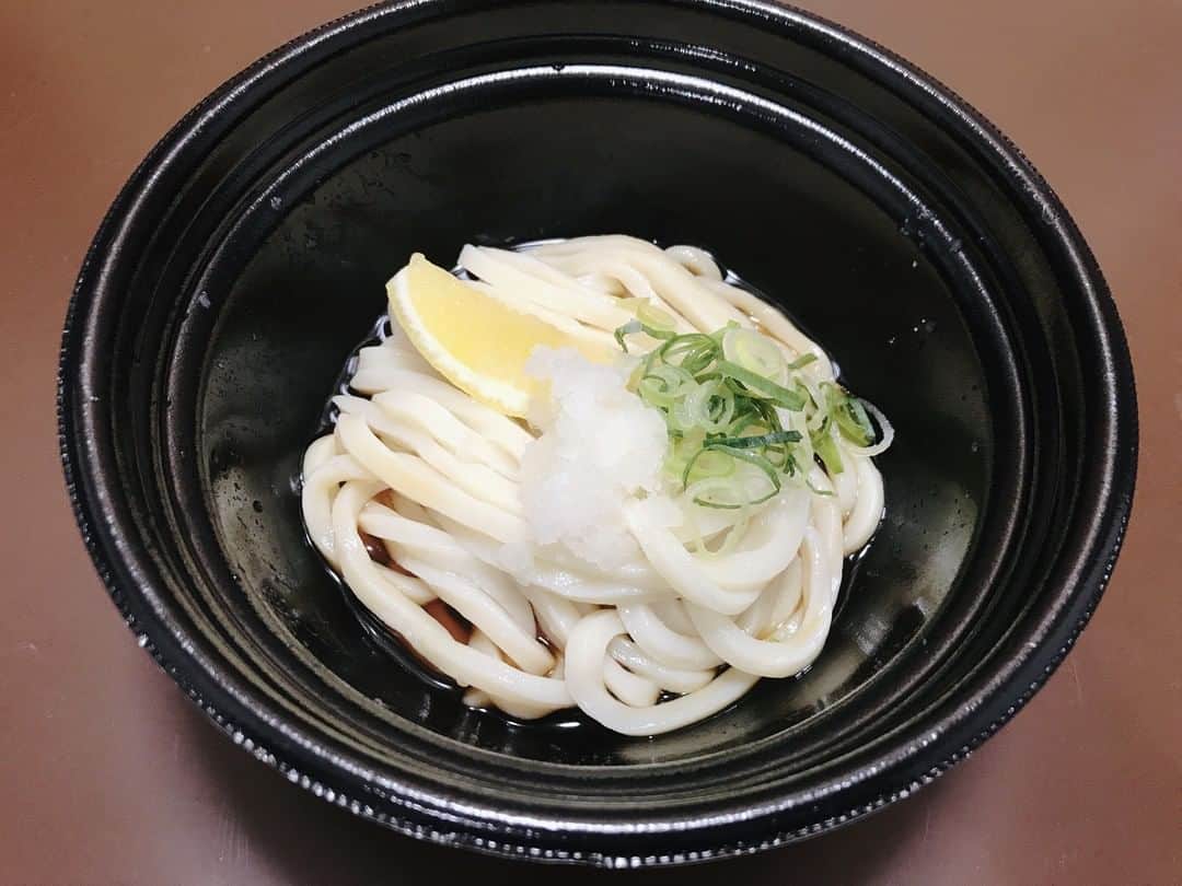 はなまるうどんのインスタグラム：「はなまるうどん全品お持ち帰りできます(*'▽')🌸 もちろん、💖定番商品の #ぶっかけ 💖も  お持ち可能(・∀・)ｲｲﾈ!!✨ この機会に、#おうちはなまる をお試しください😊💐 #はなまるうどん #テイクアウト https://www.hanamaruudon.com/news/2020.html#news12」