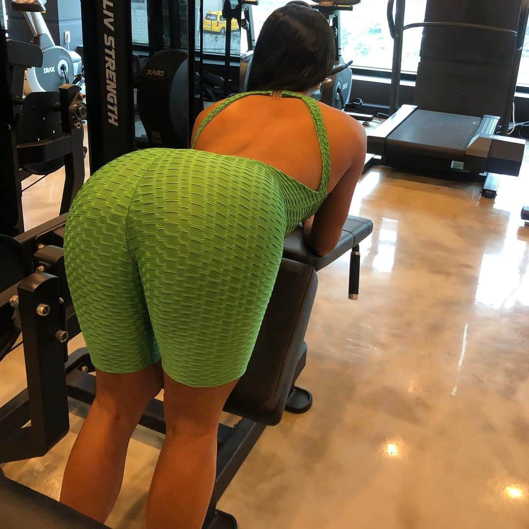 Areum Jungさんのインスタグラム写真 - (Areum JungInstagram)「토요 전신 신나게 하체 먼저❤️❤️. . . Whole body day on Sat. . . #workout #운동」5月17日 11時15分 - areumjung