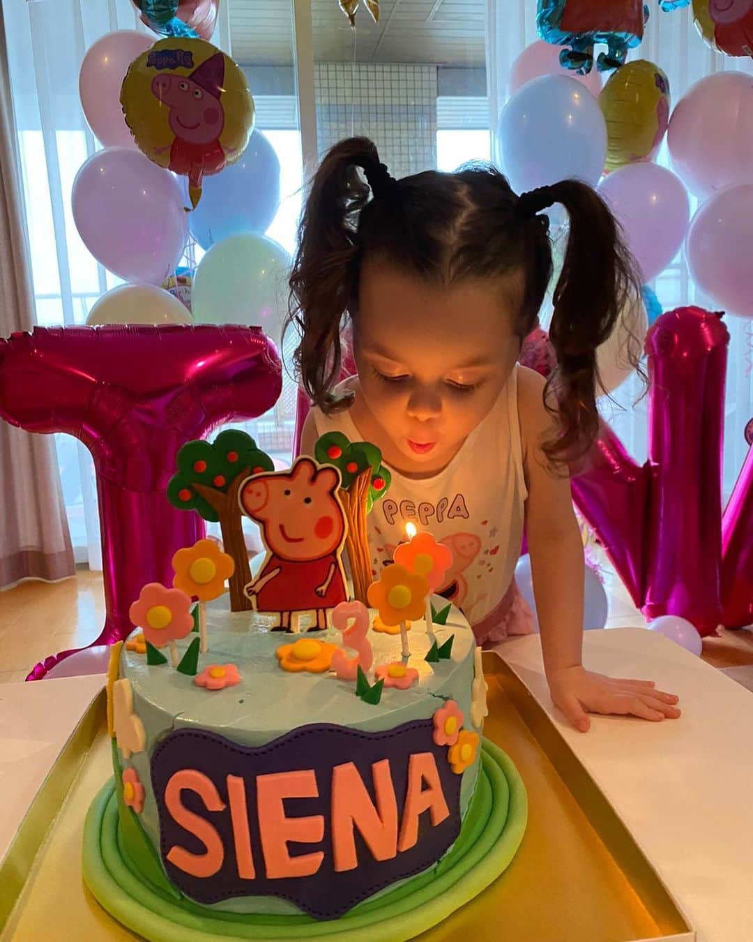 アンナ・オルティス（イニエスタの妻）さんのインスタグラム写真 - (アンナ・オルティス（イニエスタの妻）Instagram)「Felices 3 añitos mi princesa de alma libre, mi pequeño terremoto, mi niña voladora..!! #16/05/2017 #siena #ravapas💫⁣ ⁣ 3歳の誕生日おめでとう！私のプリンセス、わんぱくで自由に羽ばたくハート！」5月17日 11時16分 - annaortiz34