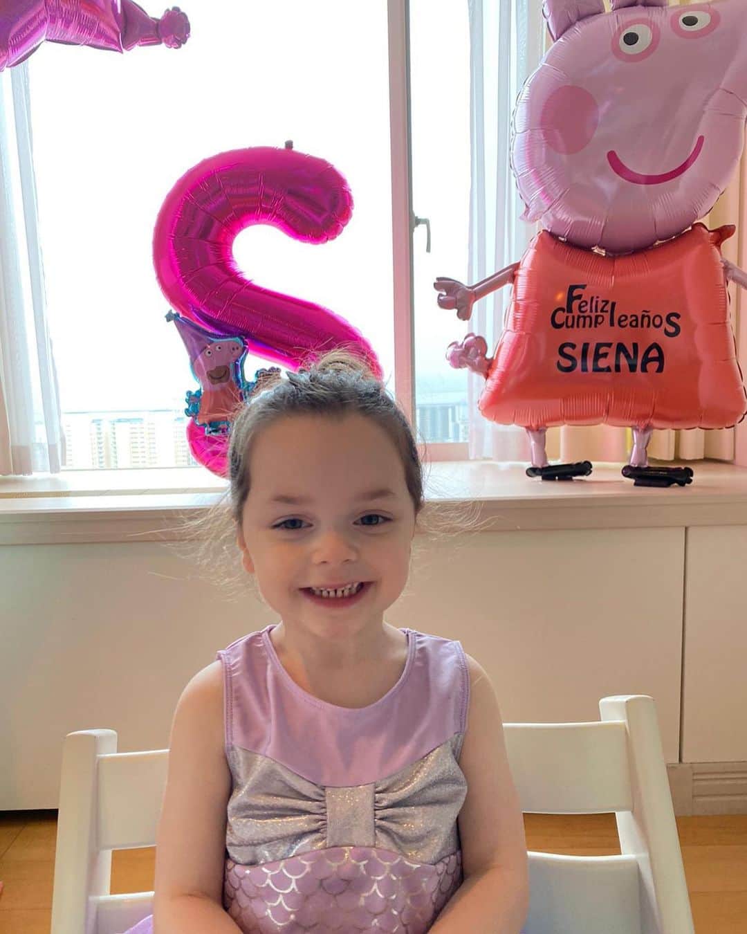 のインスタグラム：「Felices 3 añitos mi princesa de alma libre, mi pequeño terremoto, mi niña voladora..!! #16/05/2017 #siena #ravapas💫⁣ ⁣ 3歳の誕生日おめでとう！私のプリンセス、わんぱくで自由に羽ばたくハート！」