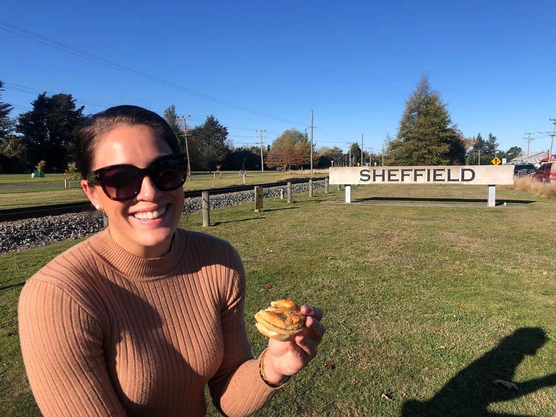 Sophie Pascoeさんのインスタグラム写真 - (Sophie PascoeInstagram)「World Famous 🥧  #daytrip #weekendvibes #sheffield #canterbury #nz」5月17日 16時43分 - sophpascoe1
