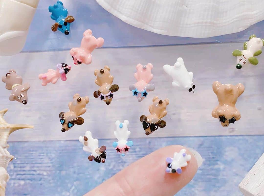 なかやまちえこのインスタグラム：「寝そべり垂れ耳犬の#シリコンモールド も5/23にキャンディポケット、ジョイアートで発売です🐶🕶⠀ （TATなど代理店様は月末発売になります✨）⠀ ⠀ やっぱり3Dは可愛いですね♡大好きです✨テンション高まります（わたしが）😂💦⠀ ⠀ #nail #nails #nailart #ネイル #美甲 #ネイルアート  #japanesenailart #manucure #japanesenails #manicurist #gelnails #أظافر #네일아트 #미용 #vẽmóng #ngườiđẹp  #เพ้นท์เล็บ #искусствоногтя #artedeuñas #เพ้นท์เล็บเจล #ジェルネイルデザイン #ネイルデザイン #senikuku #nagelkunst #3dネイル #3dnails #3d可愛い #3d大好き ⠀ @pregelofficial @candypocket.shinsaibashi @candypocketgotanda @candypocket_umeda @candypocket_kobe @candypocket_official @joyartofficial」