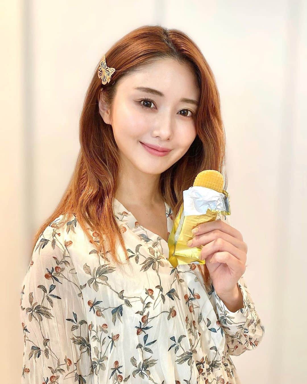 のインスタグラム：「🧈𝚜𝚙𝚎𝚌𝚒𝚊𝚕 𝚜𝚠𝚎𝚎𝚝𝚜🧁﻿ ﻿ 3か月待ちで話題のスイーツ#バターのいとこ 🧈✨﻿ @samantha.thavasa.info から発売されました💖﻿ やさしい素材の味わいがおいしくて止まらない🥺﻿ ﻿ 酪農✖️サスティナブル、新型コロナウイルスの影響を受けて那須の実店舗の販売分をサマンサ"応援"スペシャルセットで発売スタートしたそうです。﻿ ﻿ 🔎バターのいとこ🧈💖﻿ ﻿ #samanthathavasa #バターのいとこ #森林ノ牧場 #ふわっシャリッとろっ #stayhome #おうち時間#お取り寄せ#スイーツ」