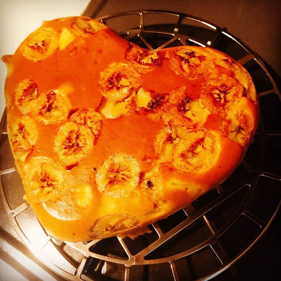 雪妃真矢さんのインスタグラム写真 - (雪妃真矢Instagram)「Banana🍌＋Sweetpotate🍠ProteinCake💪  炊飯器でプロテインケーキ！ぎゃーついにプロテインケーキなんて焼いてもた  我が家の炊飯器はハート型💓 でも予定より大き。。い 薄く切ってトースターでサクっと焼いてこまめに消費してればそのうち食べ切れるかしら。。🤔 生クリームとチョコレートトッピングしたいなぁ🥴🤤 #protein #pancakemix #炊飯器 #sweets #ricecooker #training #stayhome #prowrestling #プロレスラー」5月17日 11時37分 - mayayukihi