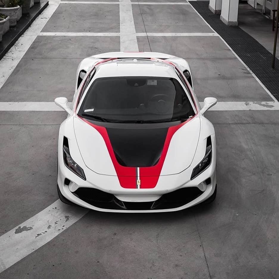 Ferrari USAさんのインスタグラム写真 - (Ferrari USAInstagram)「Swipe for a visual feast of beauty and performance, from our talented Ferraristi. For a chance to be featured, tag your photo with @FerrariUSA.⁣ ⁣ Cover shot: @paid2shoot⁣ ⁣ #Ferrari #CarsWithoutLimits #Supercars」5月17日 11時43分 - ferrariusa