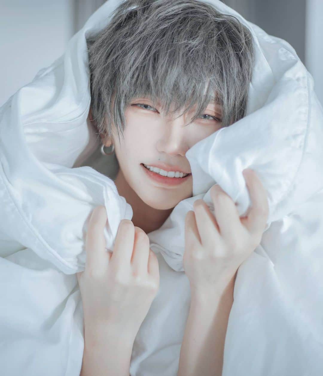 ひかりんのインスタグラム：「We laughed so much during my Twitch Livestream today I swear i got a 6 pack ! XD I'll be holding Animal Crosing stream on my twitch [ ItsHikarin ] tomorrow at 8PM US eastern time ( 8AM Singapore time )  I will definitely read more comments this time 😊 hope to see you there ! Photo | @meowstars」