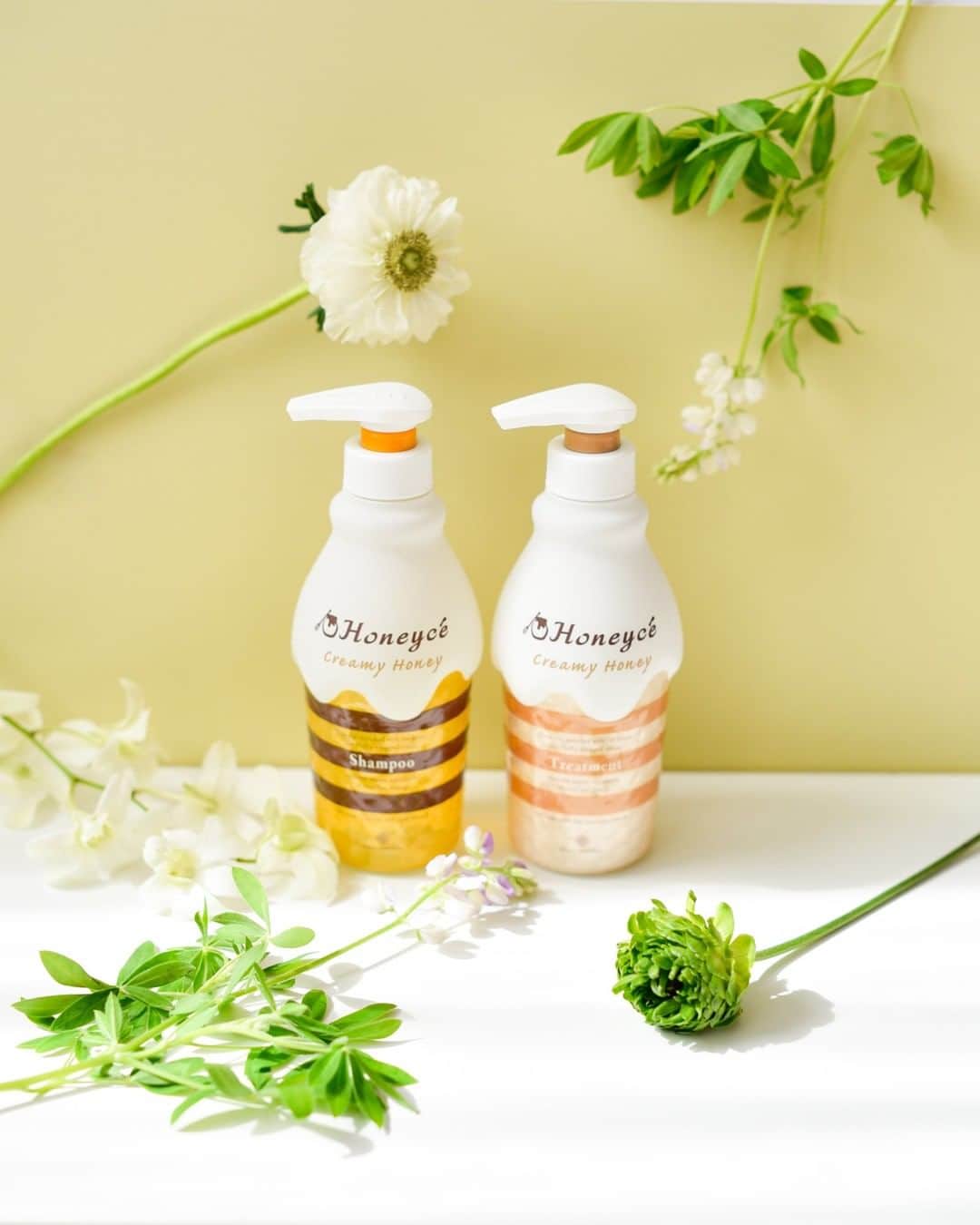 Honeyce(ハニーチェ) さんのインスタグラム写真 - (Honeyce(ハニーチェ) Instagram)「. 🍯本日までのプレゼントキャンペーンも実施中🍯 . ハニーチェ クリーミーハニーシリーズのシャンプー＆トリートメントが当たるプレゼントキャンペーンは本日の23：59までとなりました🐝✨ 皆さまご応募完了していますか？💓 . まだの方はぜひアカウントをフォローして、4/16のキャンペーン投稿画像をいいね♡してくださいね🐝💕 . 従来のハニーチェと比べふわもこ濃蜜泡や補修だけじゃない！予防効果も期待できるシリーズです💕 紫外線ケアはもちろん、これからの季節ハイトーンカラーで傷みやすい髪にもおすすめですよ✨ . #ハニーチェ #はちみつシャンプー #ほめられシャンプー #ヘアケア #おこもり美容 #おうち時間 #シャンプー #uvケア #紫外線ケア #ダメージケア #ヘアケア用品 #トリートメント#お風呂時間 #お試しコスメ #美髪 #ツヤ髪 #プチプラコスメ #おすすめシャンプー #いい香り #保湿 #キャンペーン #キャンペーン中 #キャンペーン実施中 #honeyce #허니체 #おすすめコスメ #インスタキャンペーン #おうち時間を楽しむ #プレゼントキャンペーン #フォローキャンペーン」5月17日 12時00分 - honeyce8