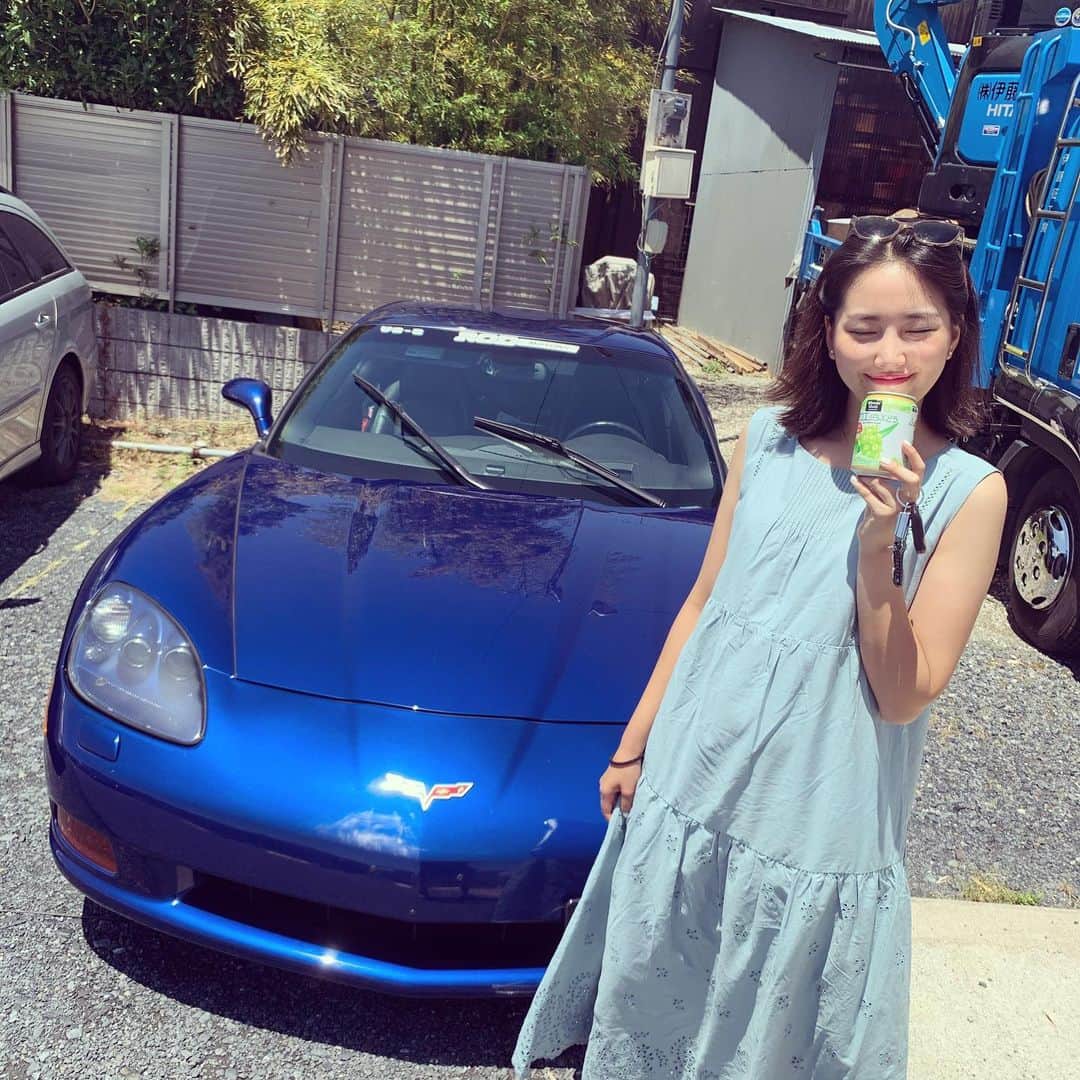 のインスタグラム：「夏だね〜 べち子で自動販売機行ったよ笑  そしておニューのワンピース🐬 @kidblue_official のだよ！  #べち子」