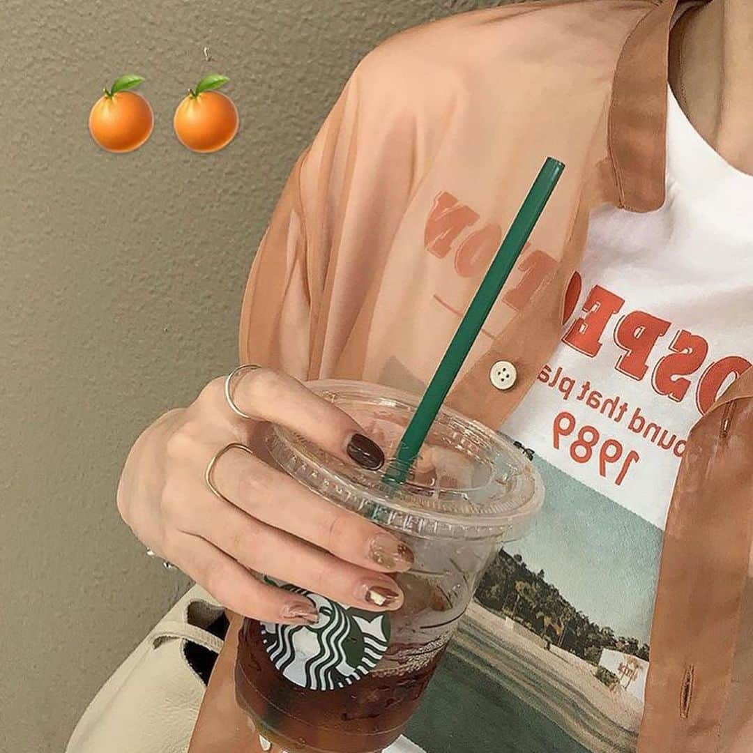 古着女子さんのインスタグラム写真 - (古着女子Instagram)「\この夏着たい!!大人っぽフォトTシャツ👒 /﻿ ﻿ この夏一枚は欲しいフォトTシャツ！﻿ 今回はそんなフォトTシャツワンランクアップする着こなし術をご紹介いたします◎﻿ ﻿ 🍏フォトT×シアートップス﻿ フォトTはシアートップスと相性抜群！シアーシャツを羽織ればフォトTシャツが透けてワンランクUPのコーデに🌻シアーインナーをレイヤードするのもおすすめです✨﻿ ﻿ 🍏フォトT×セットアップ﻿ セットアップはフォトTと合わせるとカジュアルなお出かけコーデに🌷かっちりとした雰囲気のセットアップに抜け感をプラスできます🌟﻿ ﻿ みんなも是非参考にして見てね！﻿ ﻿ ﻿ ﻿ 🏡古着女子がプロデュースする古着ショップを紹介🏡﻿ ・9090 ナインティナインティ @9090s_ 👖👟﻿ ・Spoon  スプーン  @spoon__store 🥄✨﻿ ・nemne ねんね @nemne_store 🌿🥛﻿ ﻿ ﻿ 🌼公式LINE@→@furuzyo で検索🌼﻿ LINE@だけのお知らせや古着の疑問にも答えます！﻿ ﻿ ﻿ 古着を素敵に着こなしてる女性の方をRepostでご紹介させていただきます🐒写真は全てご本人様に【掲載許諾】をとっております💓﻿ ﻿ ﻿ ﻿」5月17日 12時15分 - furuzyo