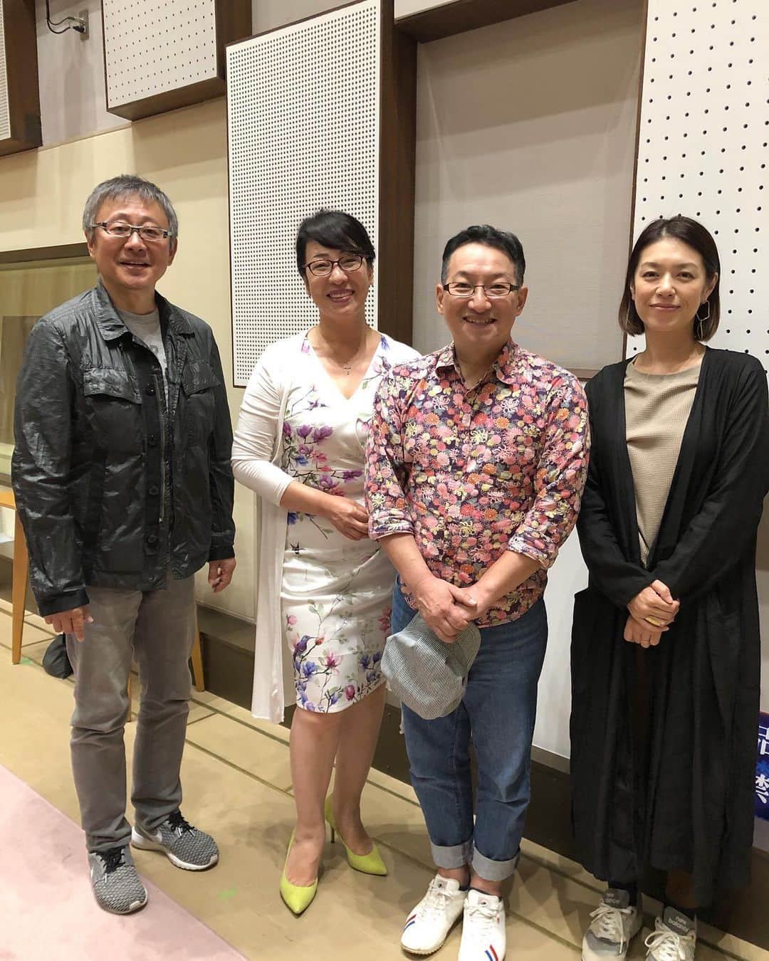 加藤紀子のインスタグラム：「お昼0時15分からは NHK-FM“トーキングウィズ松尾堂”は落語家…春風亭昇太さん、人工知能研究者…黒川伊保子さんをお迎えしてお送りしました、 「人生100年時代の“夫婦のトリセツ”を作る』セレクション放送です！ （唸るお話がいっぱいで、この時期今一度聴けるのは嬉しい😊） 13時55分からは TOKYO-FM「ルノーサンデーボヤージュ 」 夫エンジニアによる宅録バージョンでお送りします、 それぞれお楽しみ頂けたら嬉しいです！  #トーキングウィズ松尾堂 #ルノー サンデーボヤージュ」
