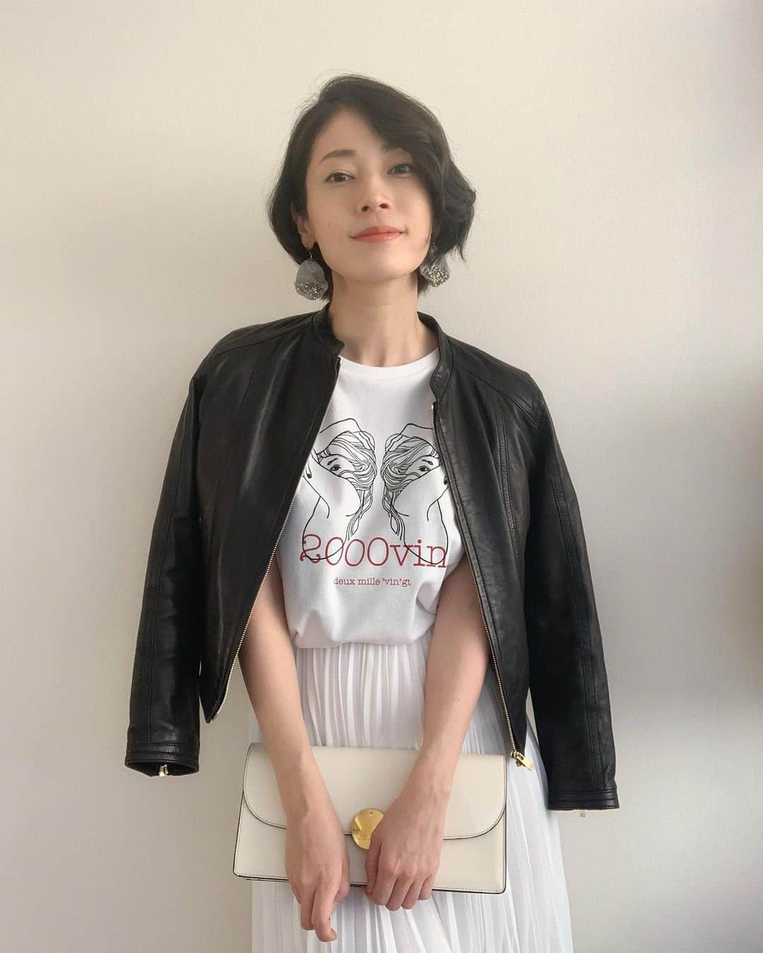 月船さららさんのインスタグラム写真 - (月船さららInstagram)「Tシャツ販売は本日23:59で終了です😢 沢山のお申込に日々感謝しております。 最後に、私がTシャツを作ろうと思った経緯、そこから売上を寄付したいと思った経緯を再投稿します。良かったら読んでください😌 また寄付先は https://readyfor.jp/projects/covid19-relief-fund です。 ▼販売サイトはこちら  https://2000vin.com」5月17日 12時16分 - sarara_tsukifune