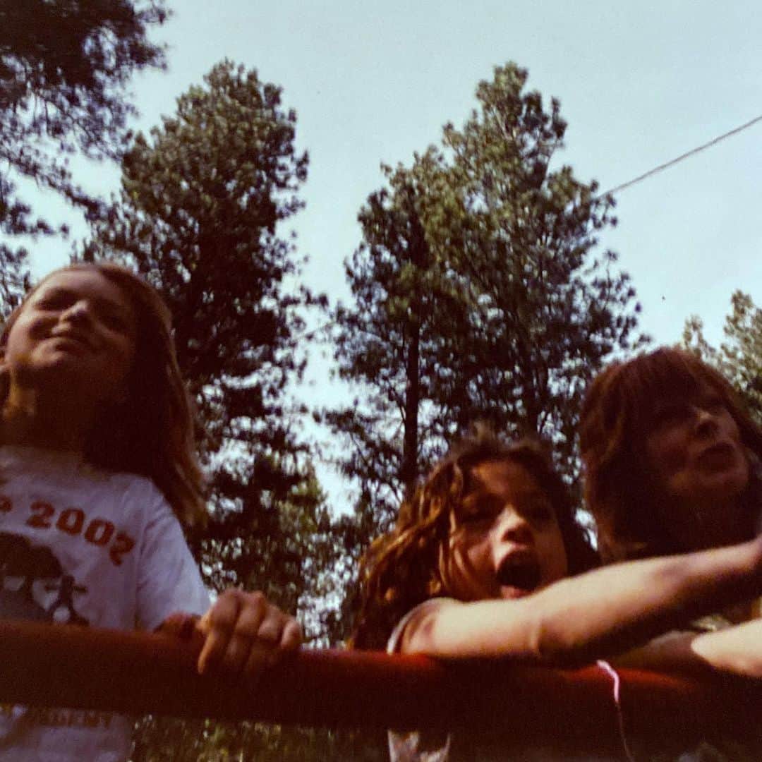フランチェスカのインスタグラム：「I feel so incredibly lucky I had the best parents and role models growing up! I hope my kid gets to have a life full of love like we did ♥️」