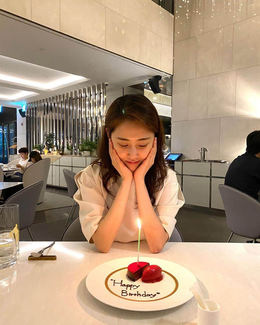 ガユンさんのインスタグラム写真 - (ガユンInstagram)「미리 HBD.」5月17日 12時28分 - gayoon_heo