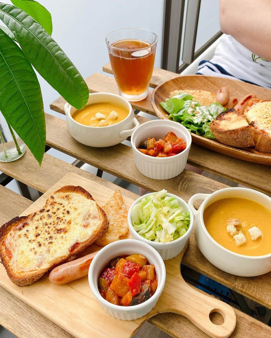 ハミ さんのインスタグラム写真 - (ハミ Instagram)「・ 今日のランチ🍽 ・ パンはホームベーカリーで焼いたものです😋🍞 カボチャのポタージュ作ったつもりが濃厚過ぎてスープと離乳食の間だった😂 ・ ・ ・ #おうちカフェ#🍽」5月17日 12時36分 - hami0519