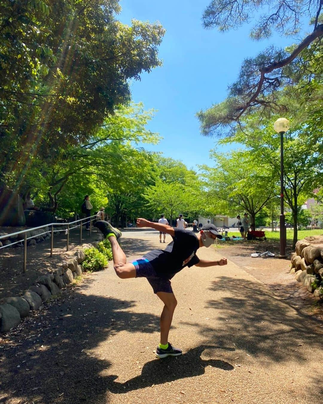 城戸康裕さんのインスタグラム写真 - (城戸康裕Instagram)「日曜RUNNING🏃‍♂️🌈 ・ 天気よーーーい✨ ・ 家の目の前にある公園が気持ち良過ぎ〜☺️ ・ #世界のラントレから ・ #意外と都心は自然豊かだよ🌳 #RUNNING #training」5月17日 12時31分 - yasuhiro.kido