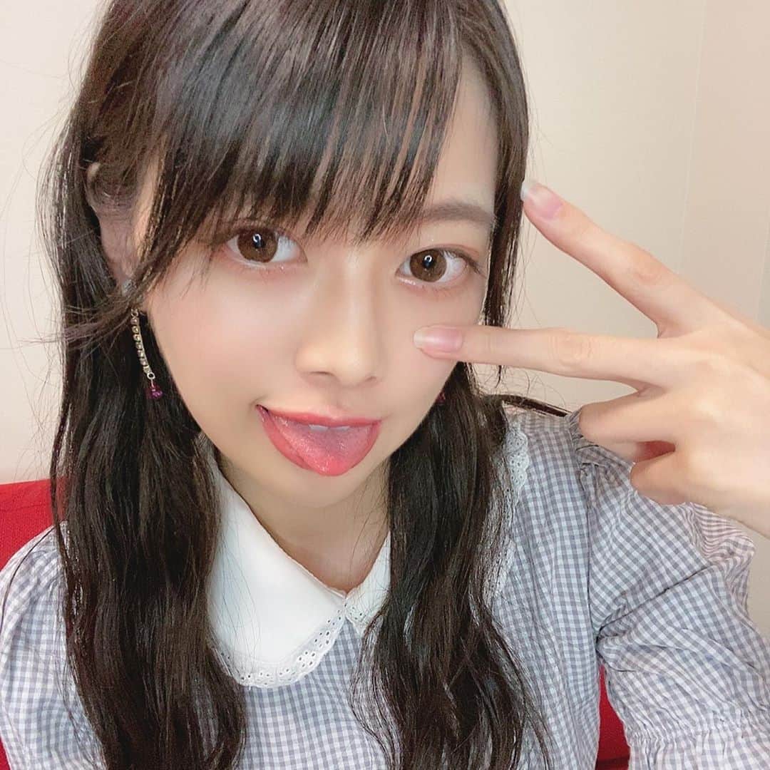 藤田いろはのインスタグラム：「べっ😈💓﻿ ﻿ なんだか写メ撮るために久々にふりふりなお洋服を着たんだけど、やっぱかわいいのってテンション上がるわあ﻿ 最近はもう大人だからってちょっとずつ服の系統変えてて少しずつ着なくなってたけどやっぱり好きなものは好きだった…！﻿ ﻿ ﻿ かわいいは正義。﻿ ﻿ ‪#藤田いろは#グラビア#gravure #japanesegirl #レースクイーン#tokyo  #l4l #aziangirl  #ビジョビ #模特 #뷰티스타그램 #셀카 #黒髪ロング」