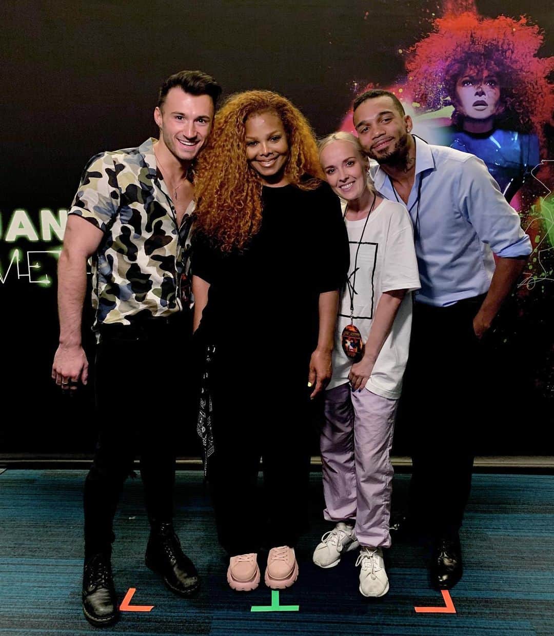 Nika Kljunのインスタグラム：「Happy birthday to the one and only @janetjackson ! 🙌🏼❤️✨ She has influenced a countless amount of amazing artists - working with her is on a bucket list for so many. Any professional dancer can tell you that! ☝🏼🔥 . Today, I want to share this #throwback moment! At the time, I was already in Las Vegas working with @paulaabdul 🌟for her Vegas residency - #ForeverYourGirl, and had a chance to run over to see Janet in #Metamorphosis! Needless to say, it was phenomenal! . Between the two of them, I was definitely overwhelmed with emotions that day 😆💗. It was also so great to see so many of my amazing friends dancing with Janet. 💕 #proudfriend . Before Paula started her successful career as a musician, she choreographed some of Janet’s (and other Jackson’s!) most iconic moments - music videos for “Nasty”, “Control”, “What Have You Done for Me Lately” and more! . Many of your favorite top artists from today’s generation have taken a note or two from their “books”, whether they realize it or not!#TrueInfluencers #Legends #Pioneers #History #DreamTeam👑👑🌟✨🔥 🎶❤️. . Happy Birthday, @janetjackson ! . #happybirthdayjanet #sweetpeople #lovealways」