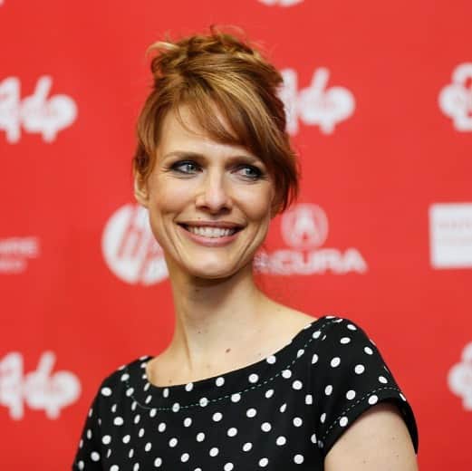 ハンナ・シモンのインスタグラム：「No one in the New Girl family has the words... Lynn Shelton was the most wonderful creative human and we were all lucky enough to be around her many times over many years. If you love our show, you love her... we are heartbroken.」