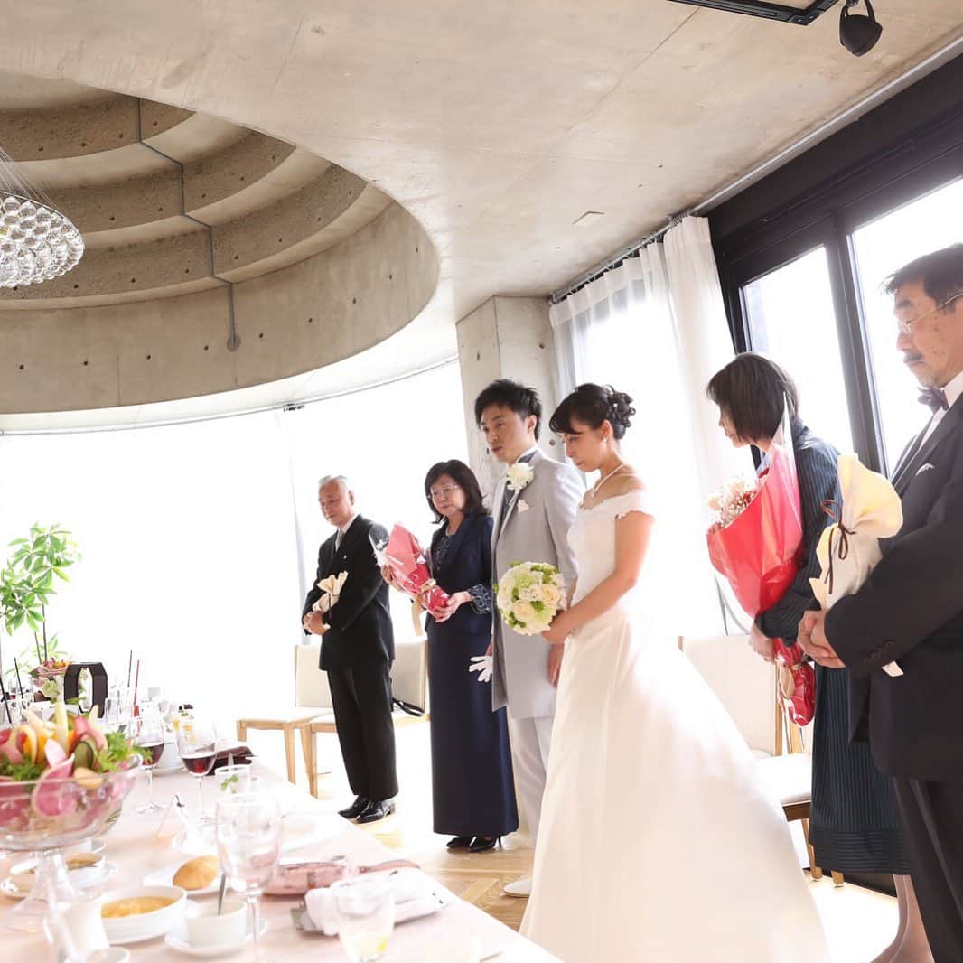 青山フェアリーハウスさんのインスタグラム写真 - (青山フェアリーハウスInstagram)「. 5月10日は『母の日』でしたね☺️ 普段なかなか言えない感謝の気持ちを 結婚式を通して伝えてみませんか？ . #青山フェアリーハウス #結婚式 #結婚式場 #ゲストハウス #青山 #表参道 #母の日 #ありがとう #フォーシスアンドカンパニー #日本全国のプレ花嫁さんと繋がりたい」5月17日 15時04分 - aoyama.fh