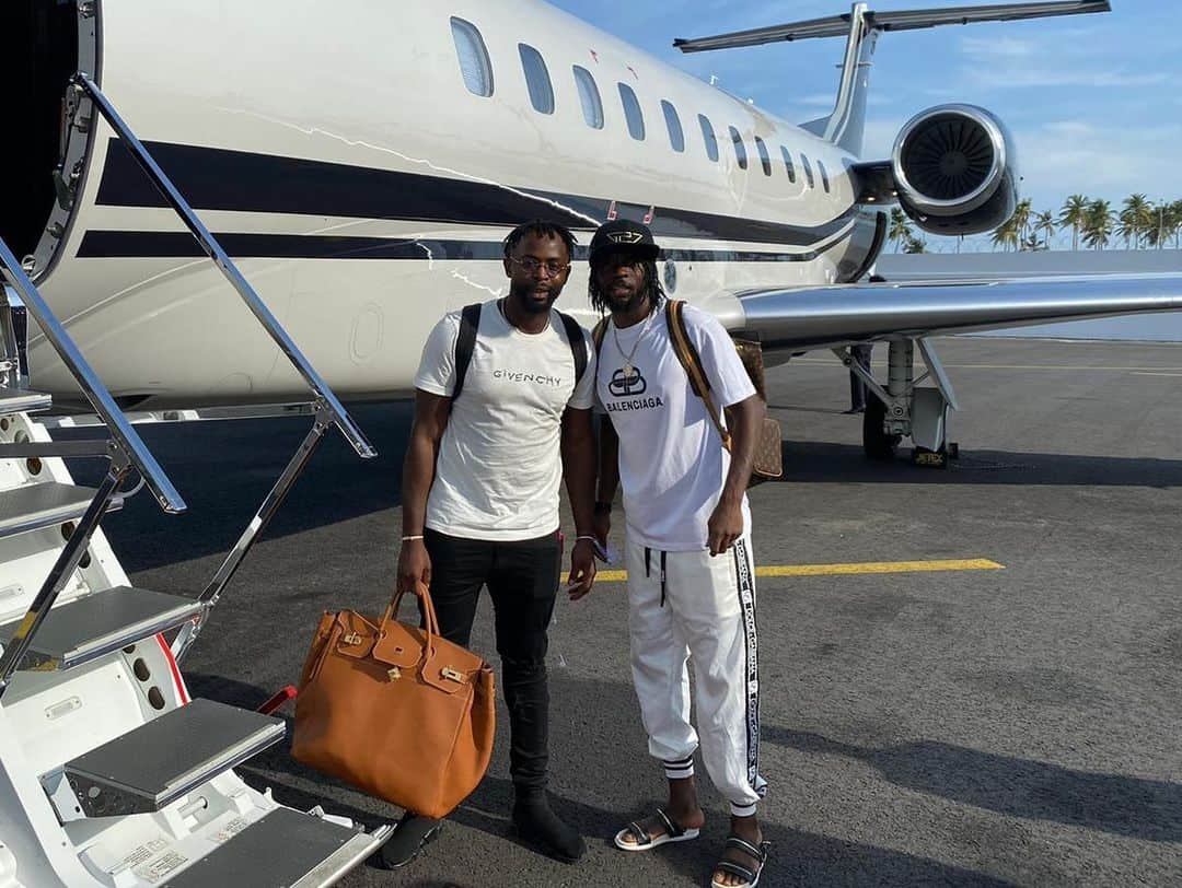 ジェルヴィーニョさんのインスタグラム写真 - (ジェルヴィーニョInstagram)「Way back to 🇮🇹 ______________________________________________________  #back #work #football #privatejet #team225 #italia #parma」5月18日 1時03分 - gervinhofficial