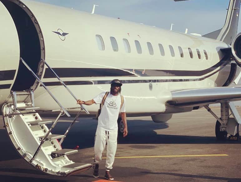 ジェルヴィーニョのインスタグラム：「Way back to 🇮🇹 ______________________________________________________  #back #work #football #privatejet #team225 #italia #parma」