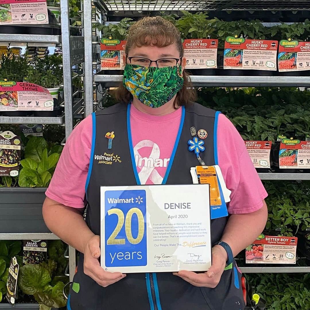 Wal-Mart Stores, Incのインスタグラム：「Meet Denise. After spending 17 years in the @Walmart2192 pharmacy, she proudly moved on to become Lawn and Garden Department Manager. Now she’s celebrating her 20th anniversary with us. Congratulations, Denise.」