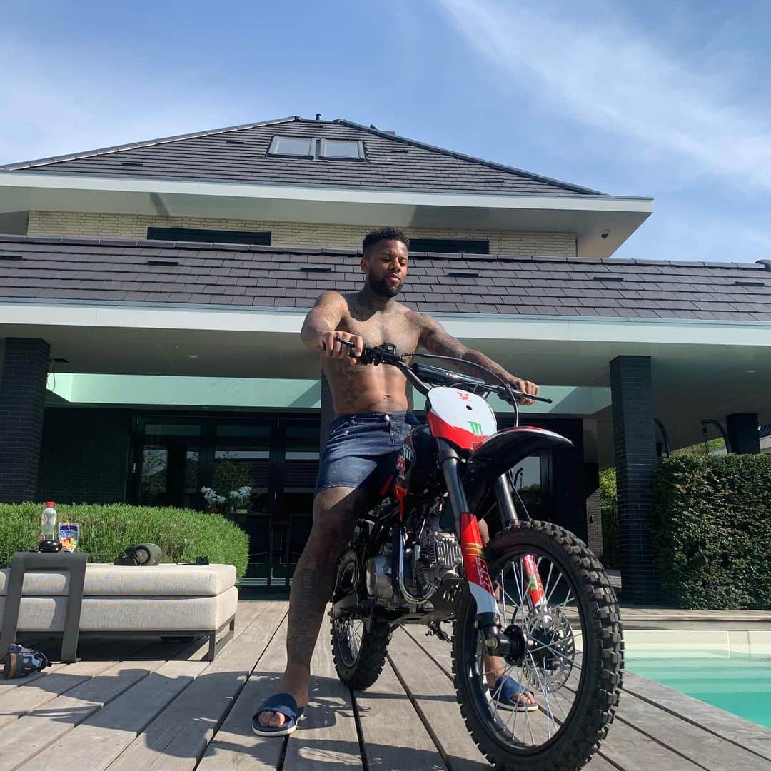 イェレマイン・レンスのインスタグラム：「Throwback of one of my passions bike life 🏍」