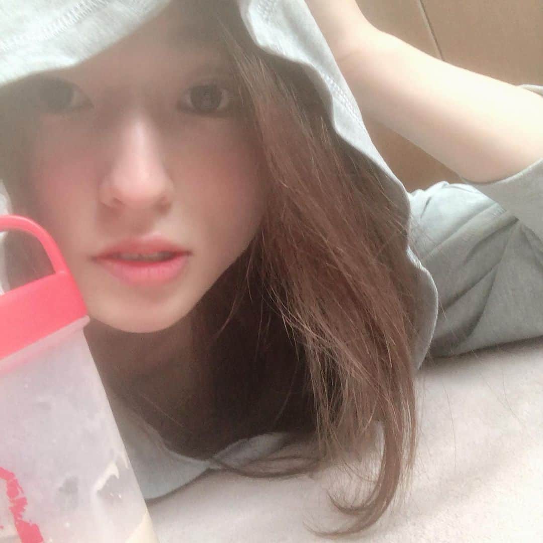 のインスタグラム：「明日からやっとジム再開する！🏋🏻 めちゃくちゃ楽しみ😭 . 自粛期間はお家でNIKEのトレーニングアプリ"NTC"を使って軽めにですが運動してました🤸🏻‍♀️ . 所要時間で選んだり 鍛えたい部位で選んだり 簡単に始められるのでおすすめ♪ ヨガやストレッチもあるのでバリエーションも豊富です✨ . ジムも復活するけど、緩んだ身体を引き締めるために自宅トレもがんばらなきゃ。 . #akita #training #nike #✔︎ #ntc #アプリ #筋トレ女子 #筋肉は裏切らない #workout #自宅トレ #gym #自粛解禁」