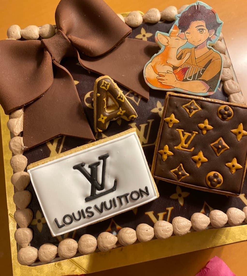 北中健一のインスタグラム：「What an amazing cake😍  #louisvuitton  #ルイヴィトン #dolcemaririsa  #ドルチェマリリッサ」