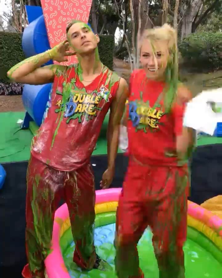 ミカエラ・シフリンのインスタグラム：「Lil’ throwback to that time @adaripp and I got covered in slime (he handled it much better than I did😂)... speaking of Adam— we’re gonna have a little chat Live tomorrow, right here on my IG! Tune in at 10:30 MDT... it’s gonna be FUN though it will most likely *not* include slime this time🤷‍♀️😝. Have any questions for Adam or me? Maybe you’re wondering what it feels like to have green goo dripping into your eyeballs? Whatever it is, post below⬇️ and we’ll see ya tomorrow🤗😉」