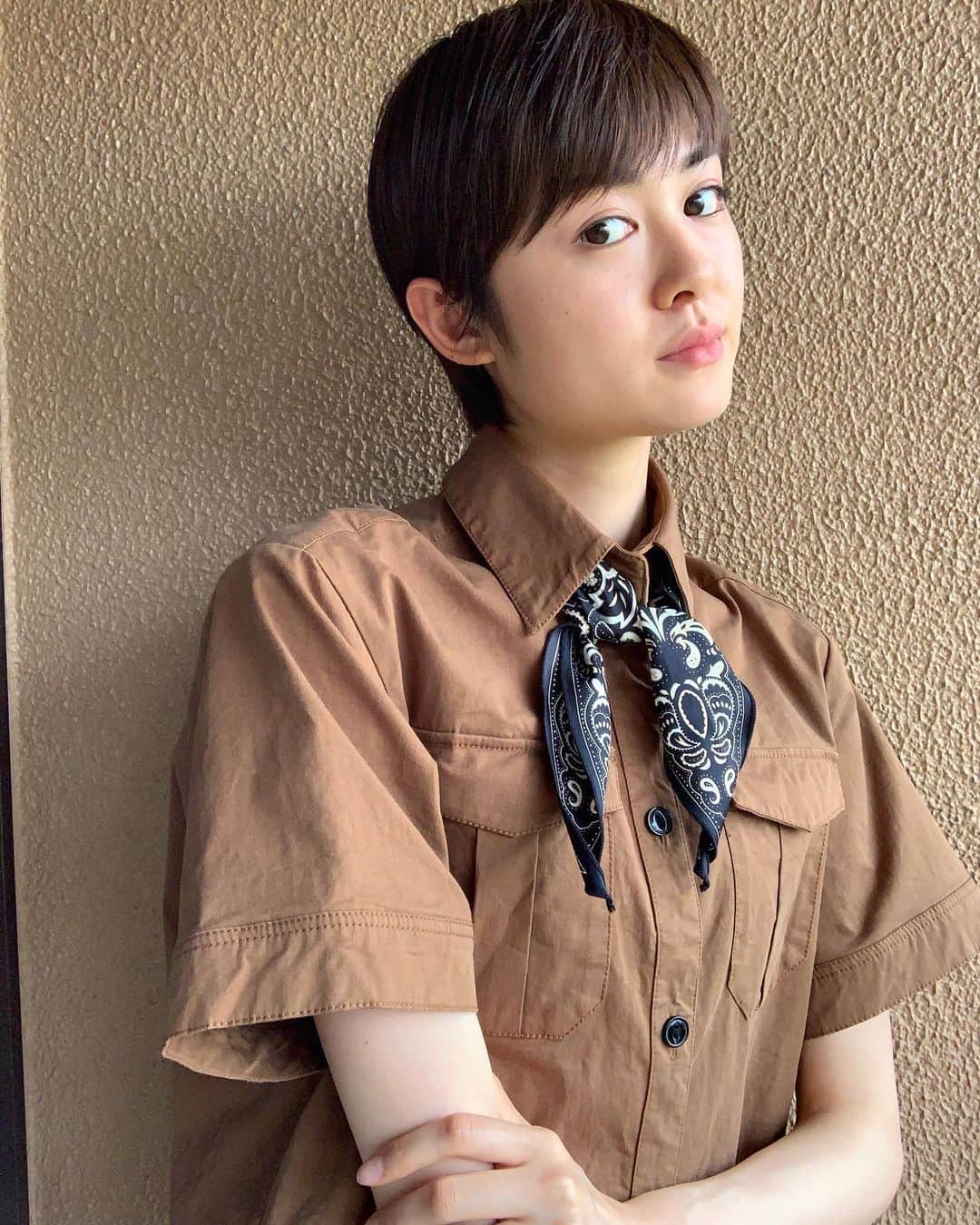 中島彩香のインスタグラム：「#enjoyhome 🤍🖤🤎 暑い日が続いてますね…💦 だけど夏服着れるのが嬉しい毎日です＾＾ ・」