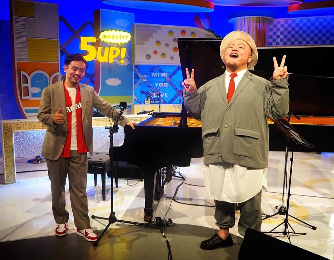 HIPPYのインスタグラム：「大林武司 生配信 JAZZ LIVE HIPPY コラボ LIVE  広島ホームテレビのスタジオから 癖強めの広島弁で全世界へお届け！笑  まじでまじでまじで素晴らしい機会をいただき心から感謝です  大林くん！控えめに言って神ってます！  ネットでのたくさんの観覧もあり嬉しい言葉もたくさんいただきながらの 久々の歌唱は高揚感が天を貫きました照  またご一緒できますように そして いつもの日々が一日も早く戻ってきますように」