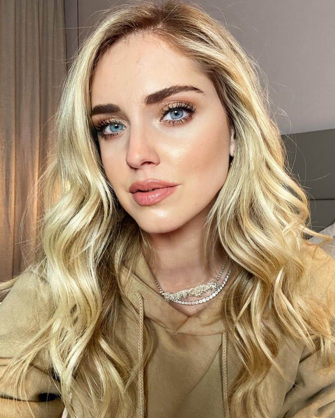 キアラ・フェラーニさんのインスタグラム写真 - (キアラ・フェラーニInstagram)「Photo 1 or 2? Good morning guys ❤️」5月17日 17時56分 - chiaraferragni