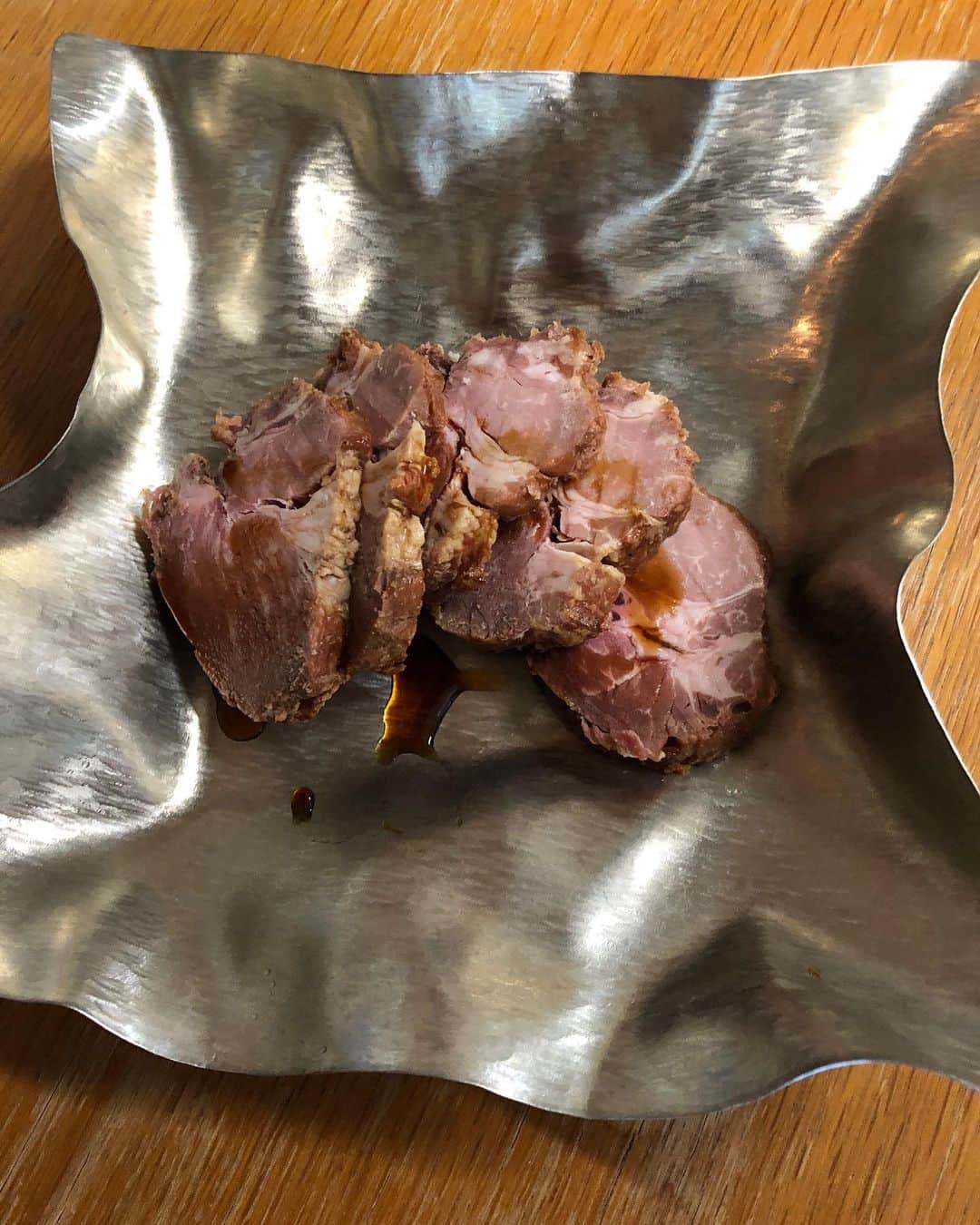 勝矢さんのインスタグラム写真 - (勝矢Instagram)「‪肉のあさひのチャーシューを‬ ‪切ってオシャンティーにしてみました‬ ‪それとコールスローを合わせみたよ‬ ‪最近は酸っぱさ出す時‬ ‪フレッシュライムを使うのにハマってる‬ ‪コールスローも最高😁‬ ‪#お家ご飯‬ ‪#チャーシュー‬ ‪#コールスロー‬ ‪#ライム‬」5月17日 18時10分 - ajakatsuya