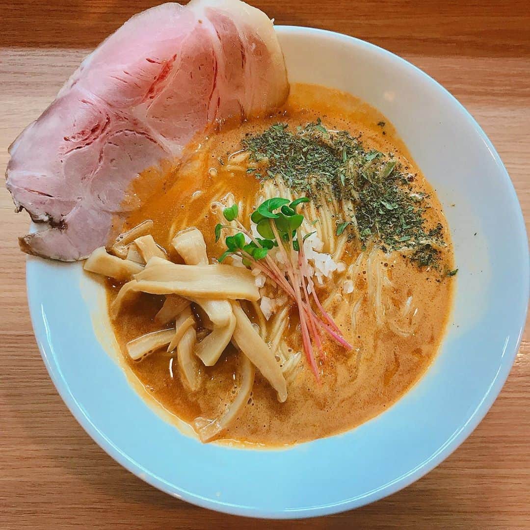 無化調ラーメン「ゆきふじ」のインスタグラム：「海老のビスク🦐の鶏白湯 試作  もう一押しで仕上がりますのでお待ちください。」
