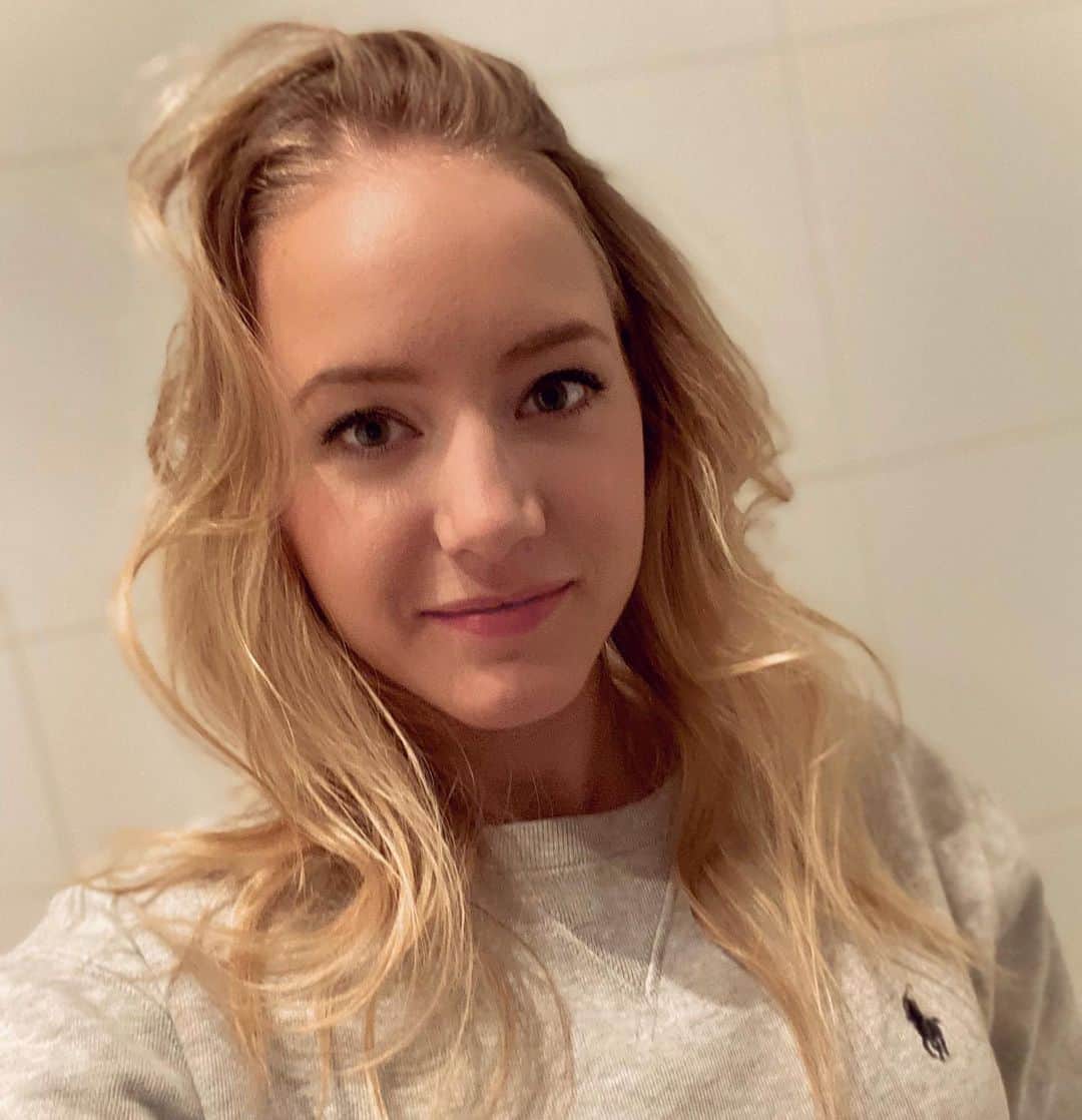 リーケ・ウェイファースのインスタグラム：「Have a lovely sunny Sunday 💕」