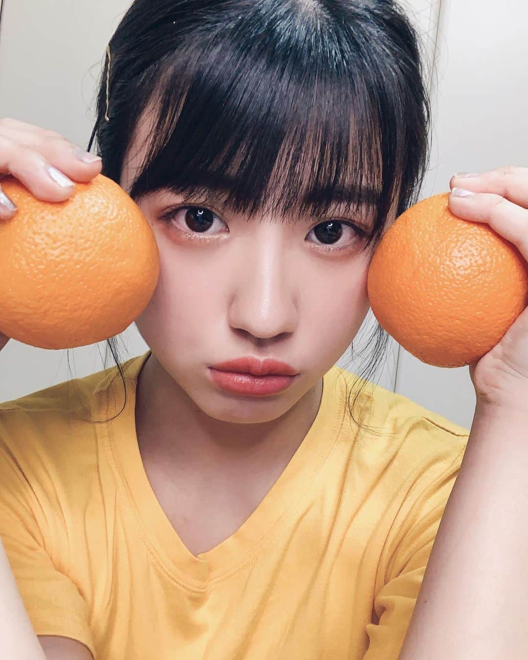 仲本愛美さんのインスタグラム写真 - (仲本愛美Instagram)「毎日何かしらフルーツ食べるのですが今日はオレンジ2個(´ｰ｀)」5月17日 18時54分 - manamana_kimono