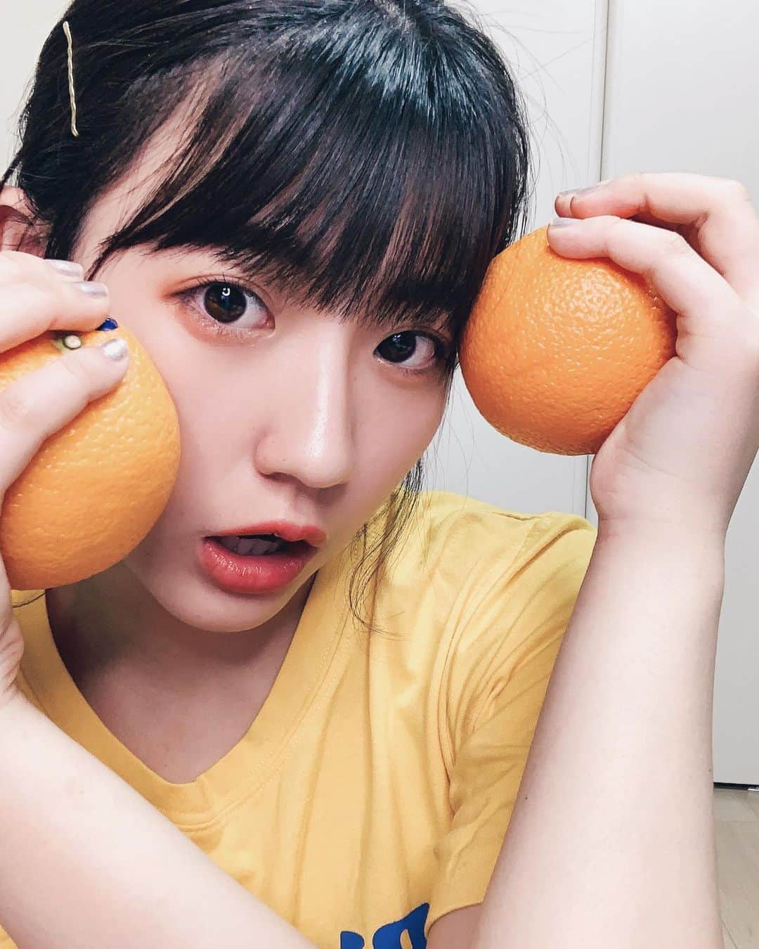 仲本愛美さんのインスタグラム写真 - (仲本愛美Instagram)「毎日何かしらフルーツ食べるのですが今日はオレンジ2個(´ｰ｀)」5月17日 18時54分 - manamana_kimono