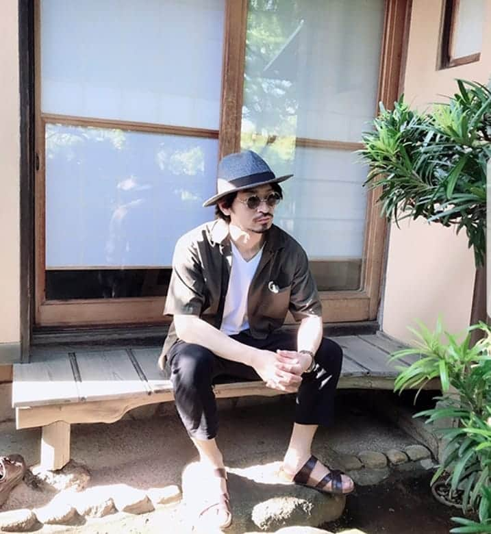 榎木智一さんのインスタグラム写真 - (榎木智一Instagram)「. 最近は、夏みたいに暑い日☀️. . もう夏服になるねぇ👕. . まだまだ大変な世の中が続きますが. . 気持ちは、負けずに. . 頑張っていきましょう🙋. . #榎木智一 #おっさんコーデ #夏コーデ #写真 #自粛中 #photo #levis503 #birkenstock #globalwork #ca4la #uniqlo #summer #japanese #actor #instagood #instadaily #followme #instalike #我 #演員 #셀카 #팔로우 #취미 #배우」5月17日 19時20分 - enoki.tomokazu